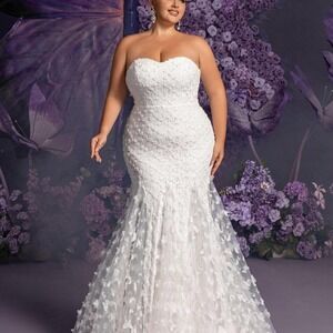 Strapless White Lace Mermaid Wedding Gown